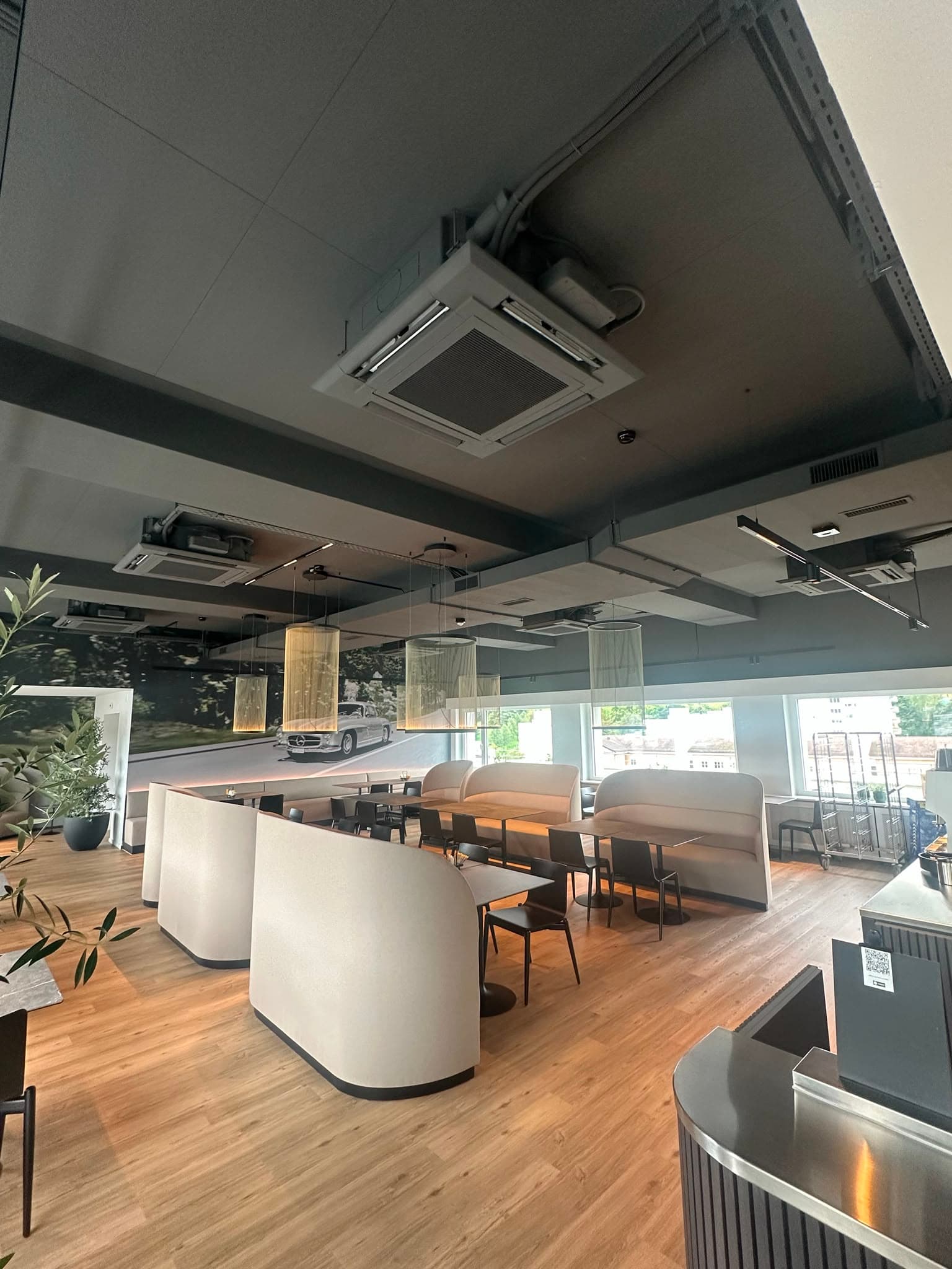 Deckenkassetten über dem Gastraum eines Restaurants, Kanton Zürich