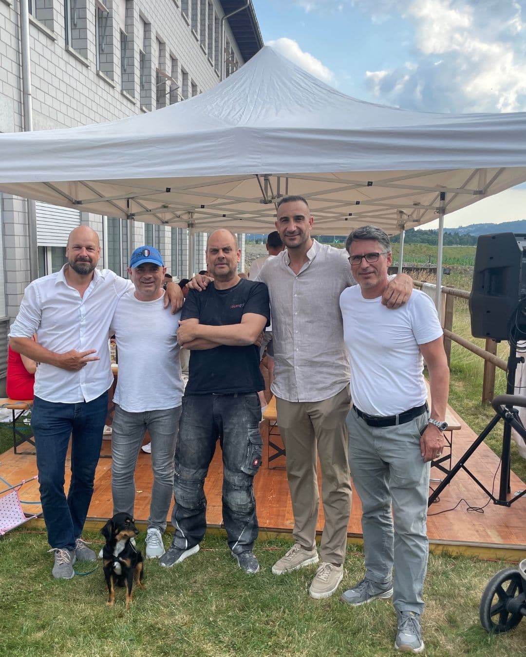 Teammitglieder der ICK Group beim Sommerfest